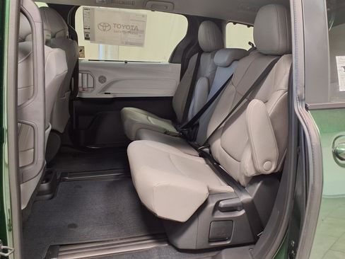 New 2026 Toyota Sienna XLE image 24