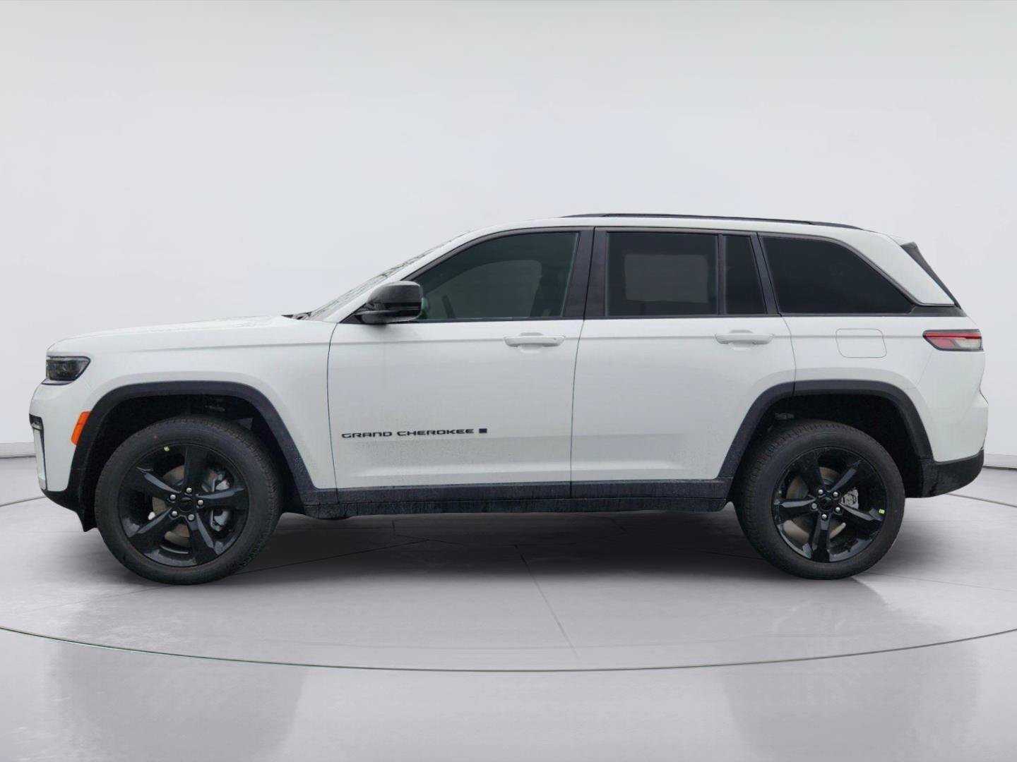 New 2026 Jeep Grand Cherokee Limited w/ Limited Altitude Package AWD/4WD image 2