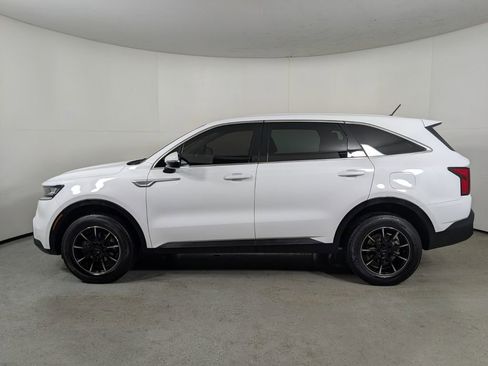 Used 2022 Kia Sorento LX image 4