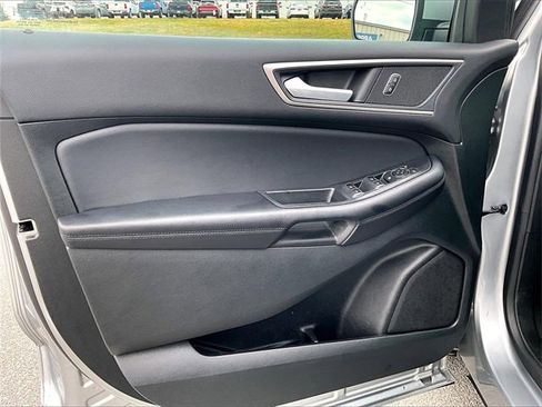 Used 2022 Ford Edge SEL w/ Convenience Package image 9