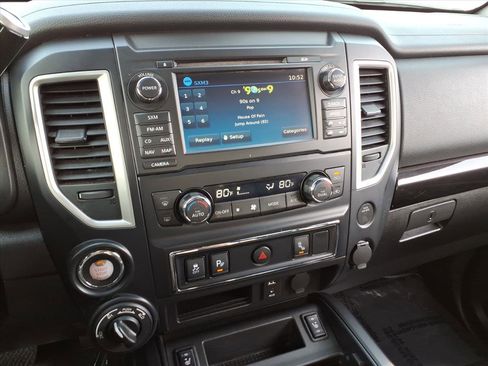 Used 2018 Nissan Titan SV w/ SV Convenience Package image 23