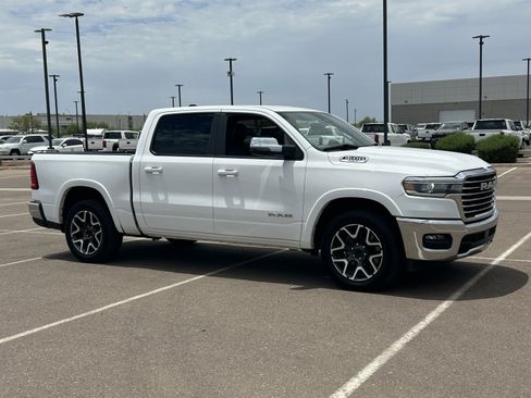 Used 2025 RAM 1500 Laramie AWD/4WD image 7