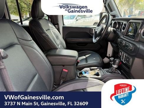 Used 2018 Jeep Wrangler Unlimited Sahara AWD/4WD image 9