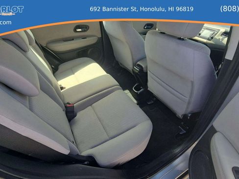 Used 2018 Honda HR-V LX image 14