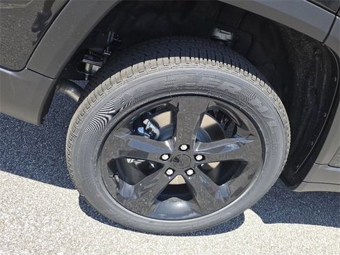 New 2025 Jeep Grand Cherokee L Altitude image 8