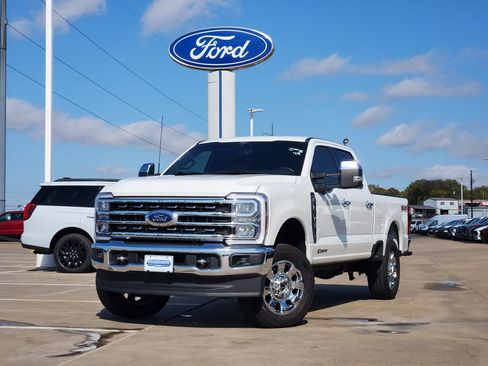 Certified 2024 Ford F250 Lariat w/ Chrome Package image 3