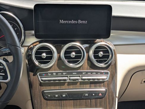 Certified 2022 Mercedes-Benz GLC 300 w/ Premium Package Lite image 5