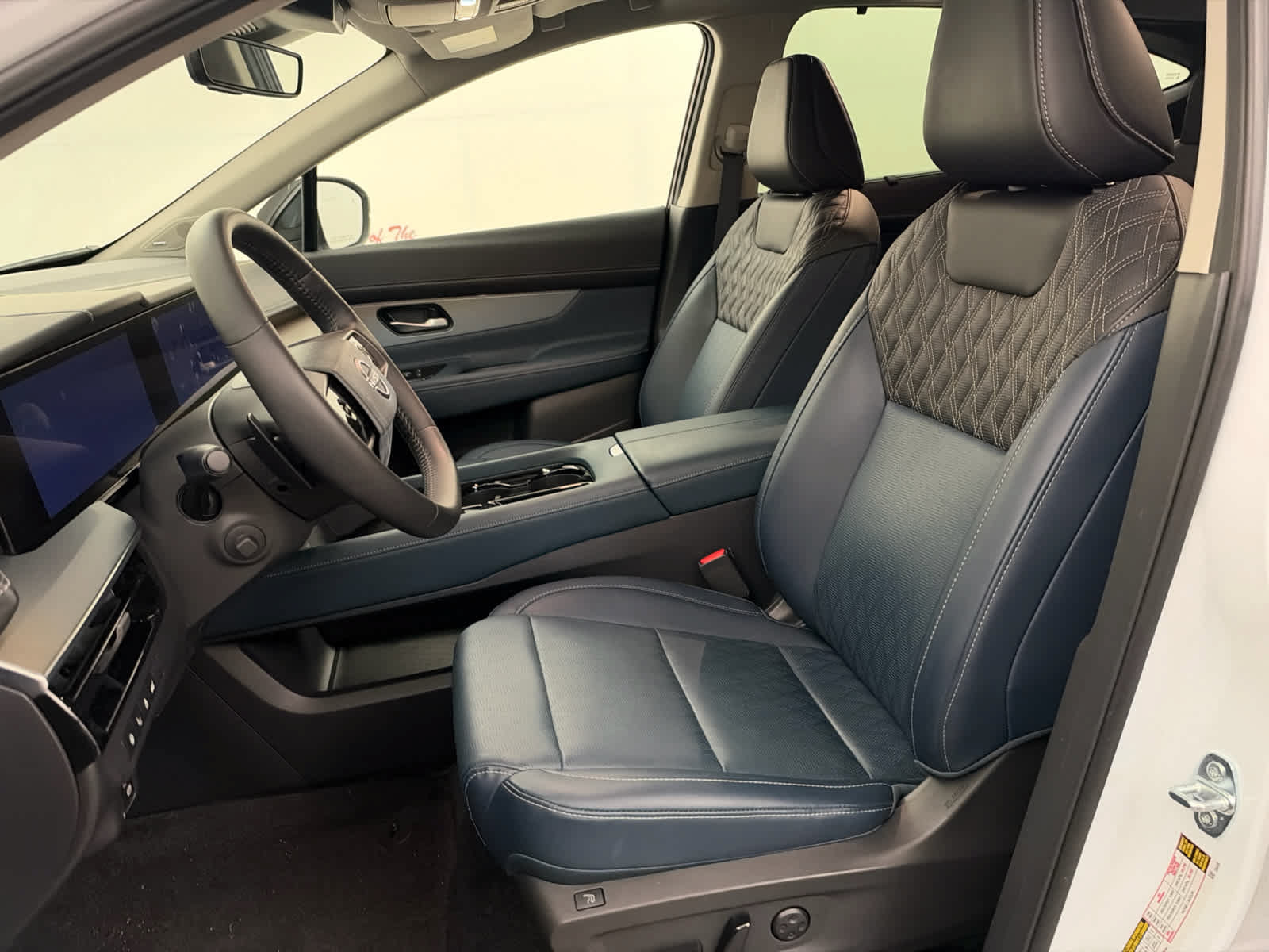 Used 2025 Nissan Murano Platinum AWD/4WD image 14