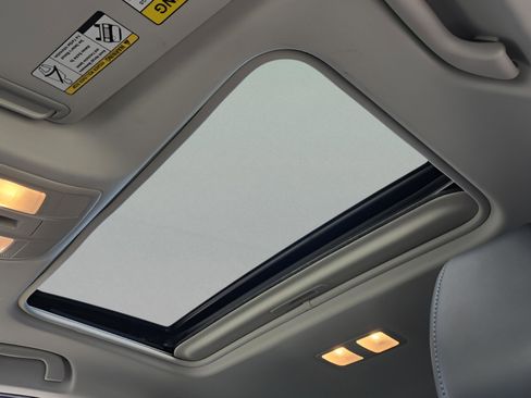 Used 2019 MAZDA CX-5 Touring image 17