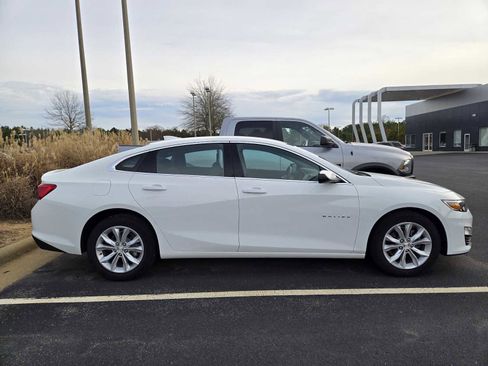 Used 2025 Chevrolet Malibu LT image 3