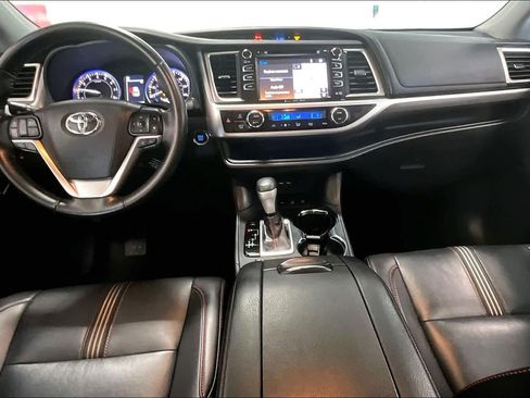 Used 2019 Toyota Highlander SE image 9