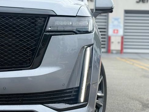 Used 2021 Cadillac Escalade Sport Platinum AWD/4WD image 11