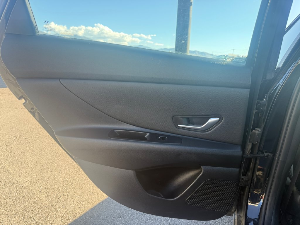 Used 2021 Hyundai Elantra Limited FWD image 23