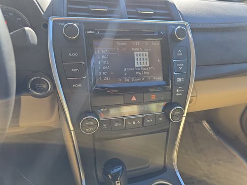 Used 2015 Toyota Camry XLE image 22