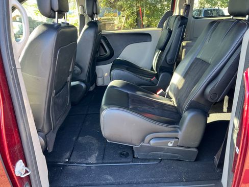 Used 2020 Dodge Grand Caravan SXT image 25