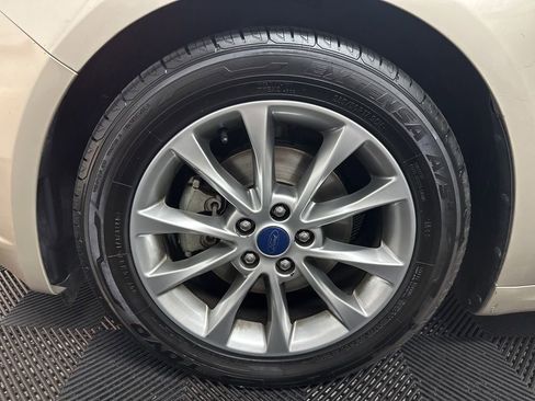 Used 2017 Ford Fusion SE w/ Fusion SE Technology Package image 37