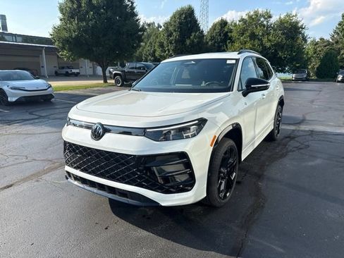 New 2026 Volkswagen Tiguan SE R-Line AWD/4WD image 3
