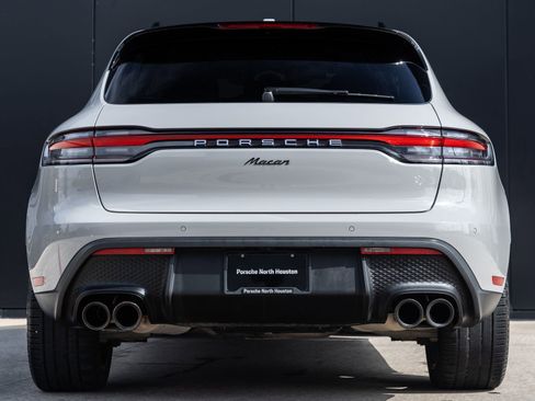Certified 2023 Porsche Macan image 10