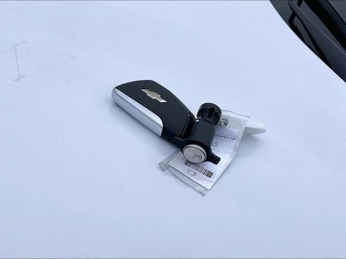 Used 2025 Chevrolet Equinox LT image 12