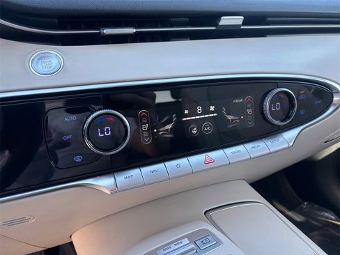 Used 2023 Genesis GV70 2.5T w/ Select Package image 21