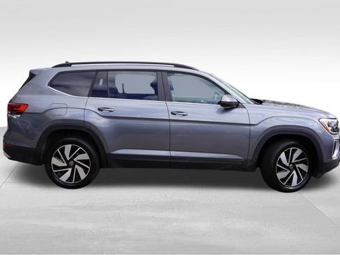 Used 2024 Volkswagen Atlas SE AWD/4WD image 3