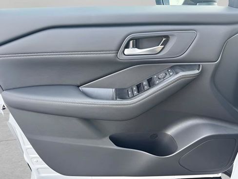 New 2026 Nissan Rogue SV FWD image 9