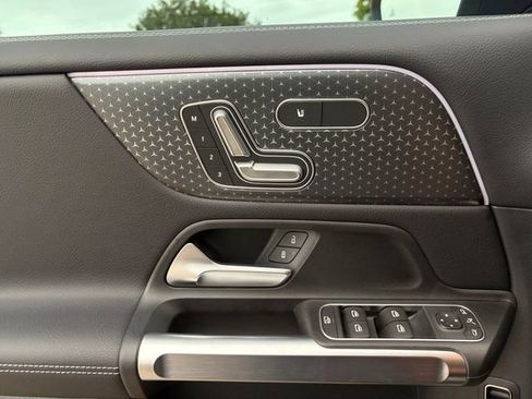 Used 2025 Mercedes-Benz GLB 250 4MATIC image 4