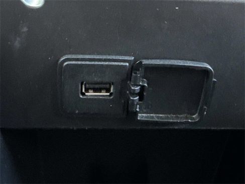 Used 2018 Ford Explorer XLT w/ Equipment Group 202A image 22