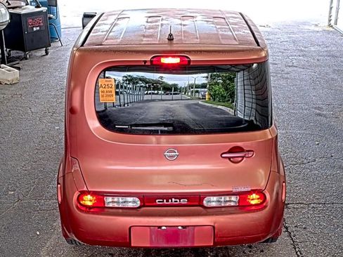 Used 2009 Nissan Cube 1.8 S w/ Interior Designer Pkg FWD image 5