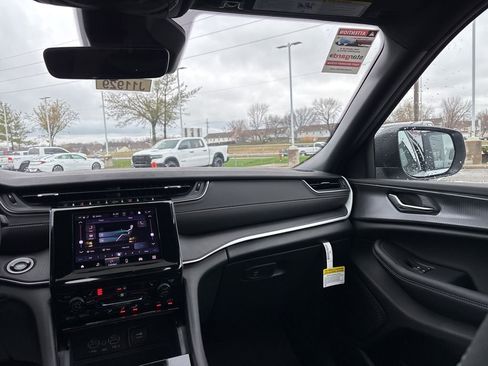 New 2026 Jeep Grand Cherokee L Laredo image 49