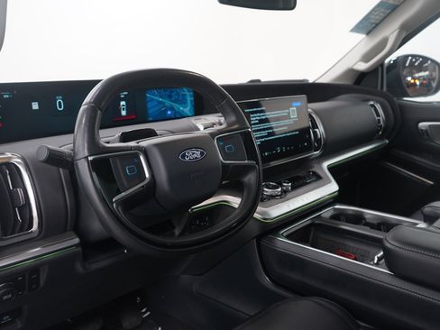 Used 2025 Ford Expedition Platinum AWD/4WD image 30