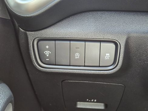 Used 2020 Kia Soul LX FWD image 24