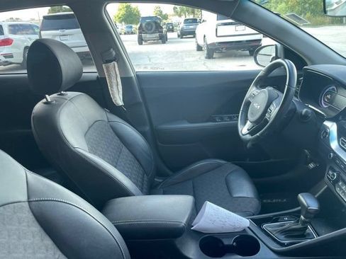 Used 2022 Kia Niro LXS FWD image 8