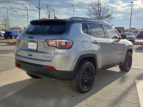 Used 2019 Jeep Compass Trailhawk image 3