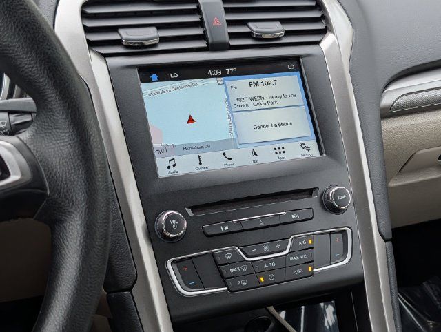 Used 2017 Ford Fusion SE FWD image 18