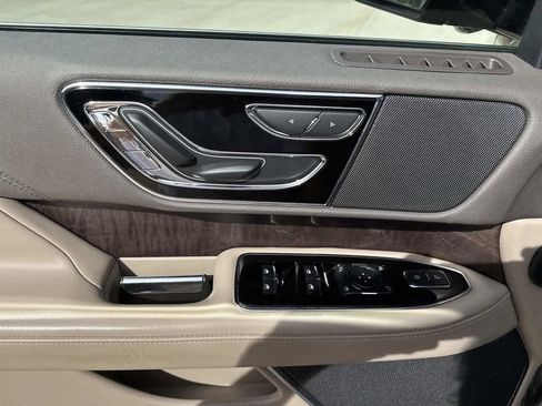 Certified 2024 Lincoln Navigator Premiere AWD/4WD image 22