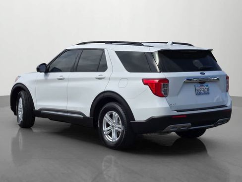 Used 2020 Ford Explorer XLT w/ Equipment Group 202A RWD image 4