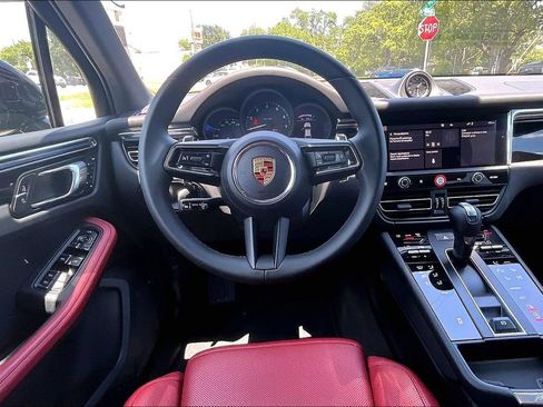 Used 2025 Porsche Macan AWD/4WD image 7