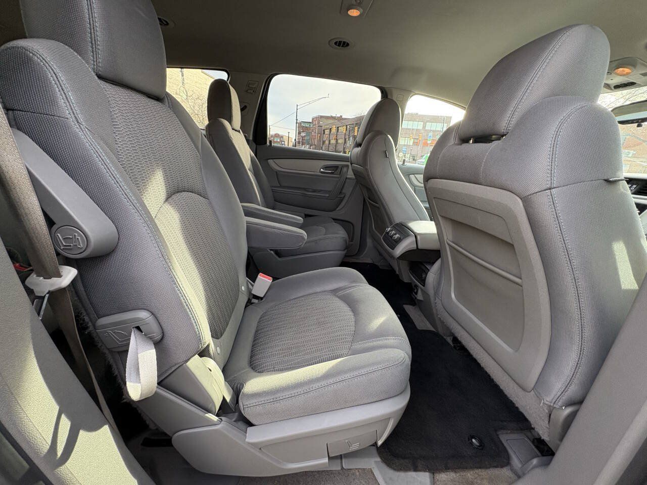 Used 2017 Chevrolet Traverse LT w/ Style and Technology Package FWD image 26