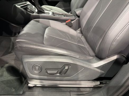 Used 2025 Audi Q3 2.0T Premium image 11