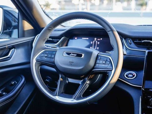 New 2025 Jeep Grand Cherokee L Altitude image 16