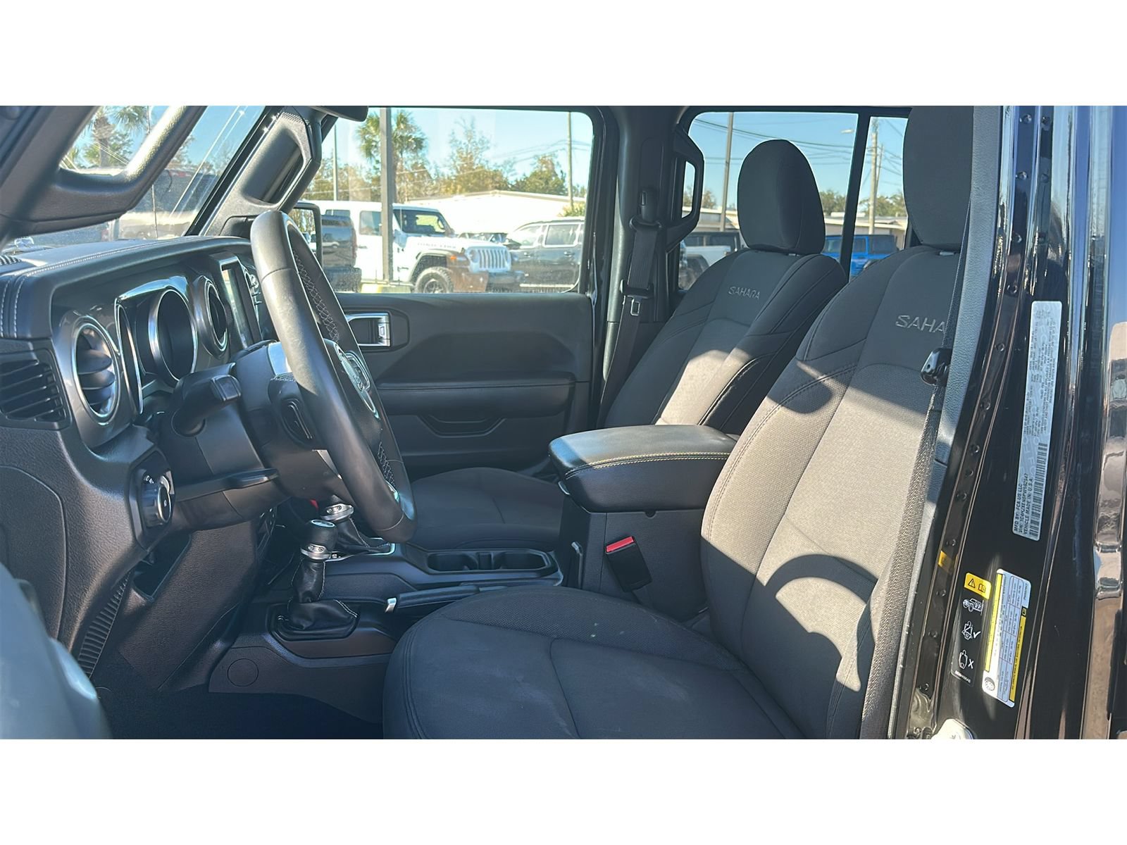 Used 2023 Jeep Wrangler Unlimited Sahara AWD/4WD image 11