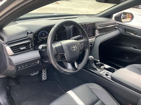 Used 2025 Toyota Camry SE w/ Convenience Package FWD image 14