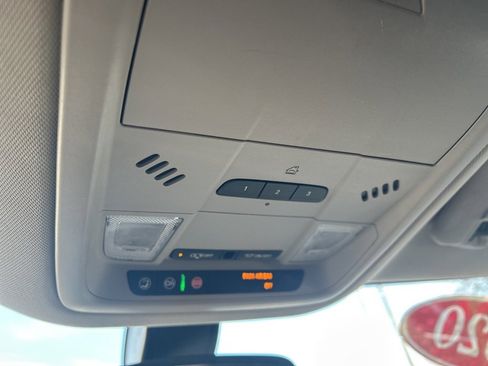 Used 2020 Buick Enclave Essence image 31