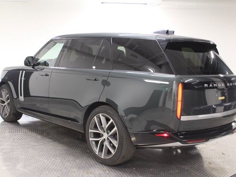 Used 2024 Land Rover Range Rover Long Wheelbase Autobiography image 3