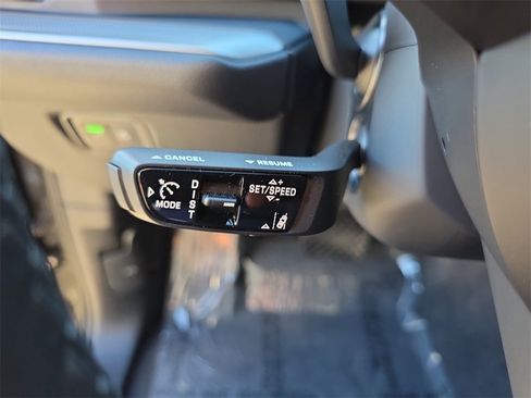 Used 2025 Porsche Cayenne image 37