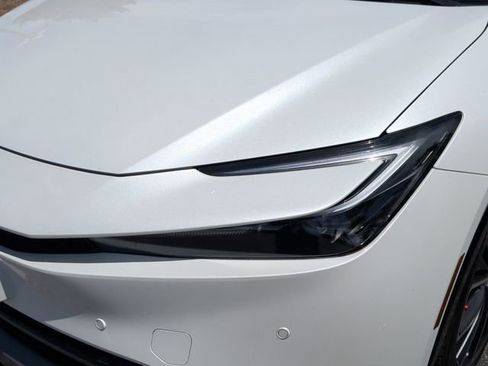 Used 2023 Toyota Prius XLE FWD image 11
