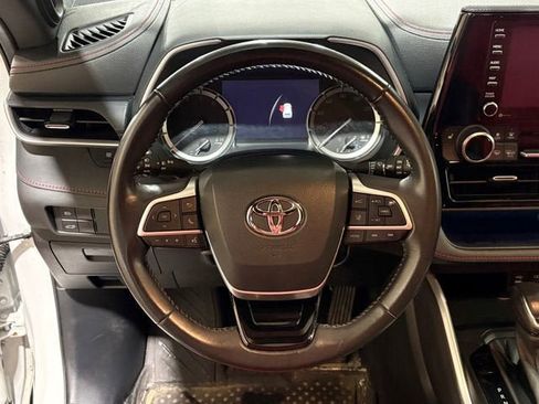 Used 2022 Toyota Highlander XSE AWD/4WD image 22