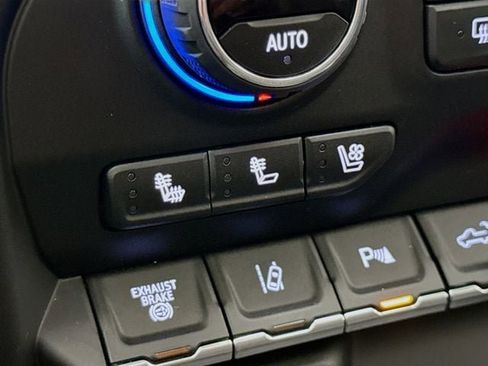 Used 2022 Chevrolet Silverado 2500 LTZ w/ LTZ Plus Package image 23