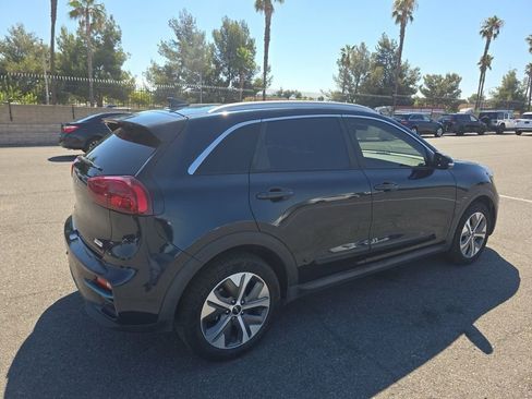 Used 2022 Kia Niro EX Premium image 9